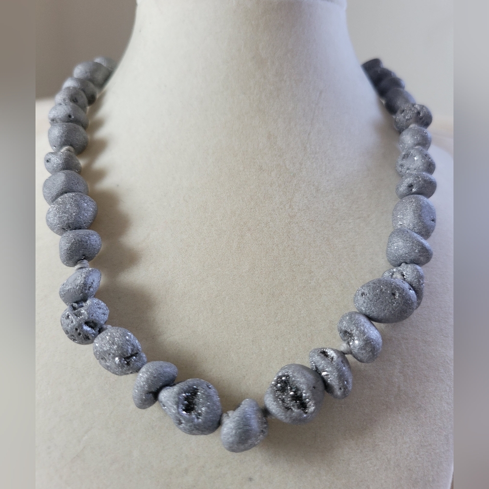 VTG Gray Geode Lava Rock Druzy Agate Raw Bead Hand Knotted Necklace - Picture 4 of 9